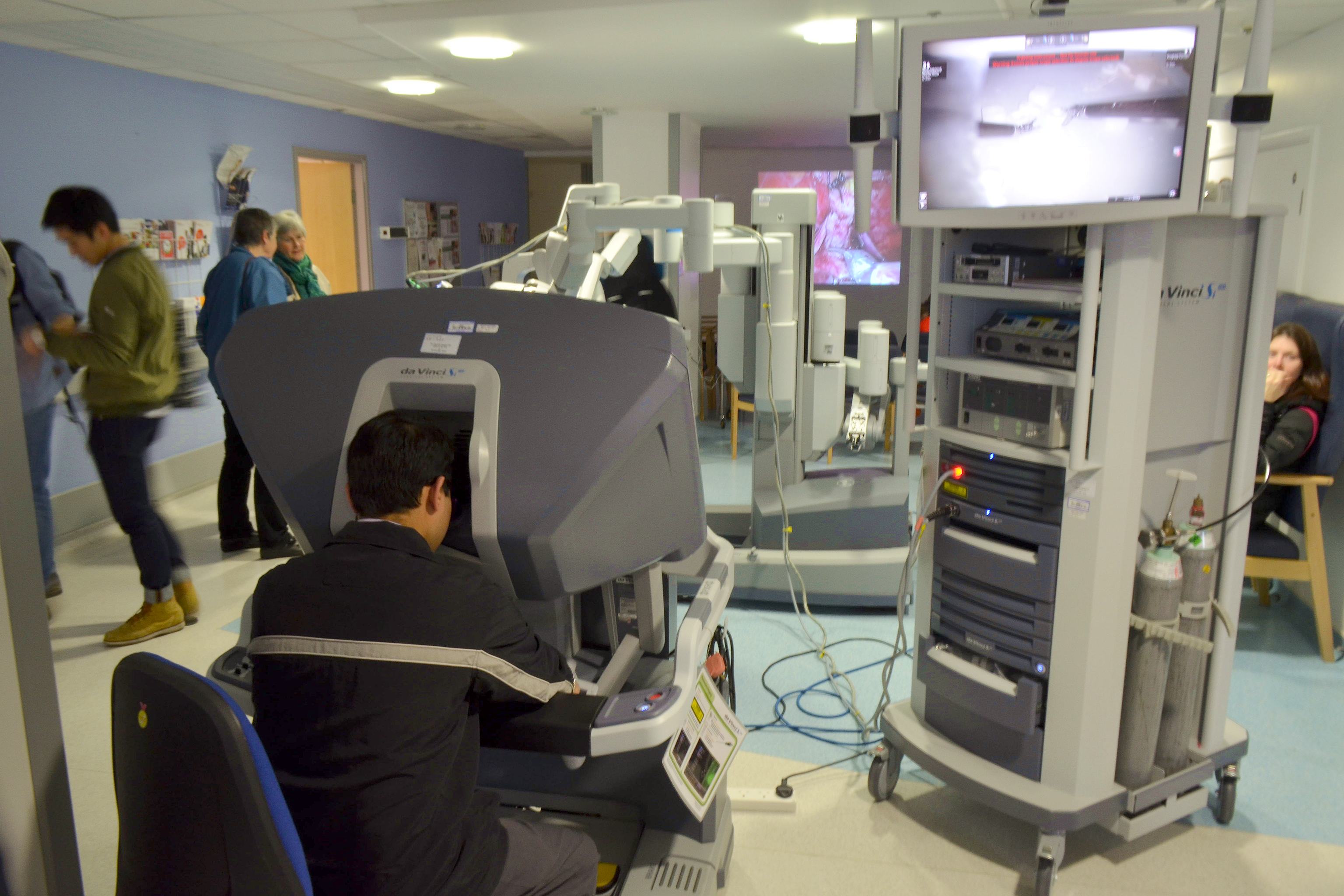 Da Vinci surgical console used for robotic bariatric and hernia surgery